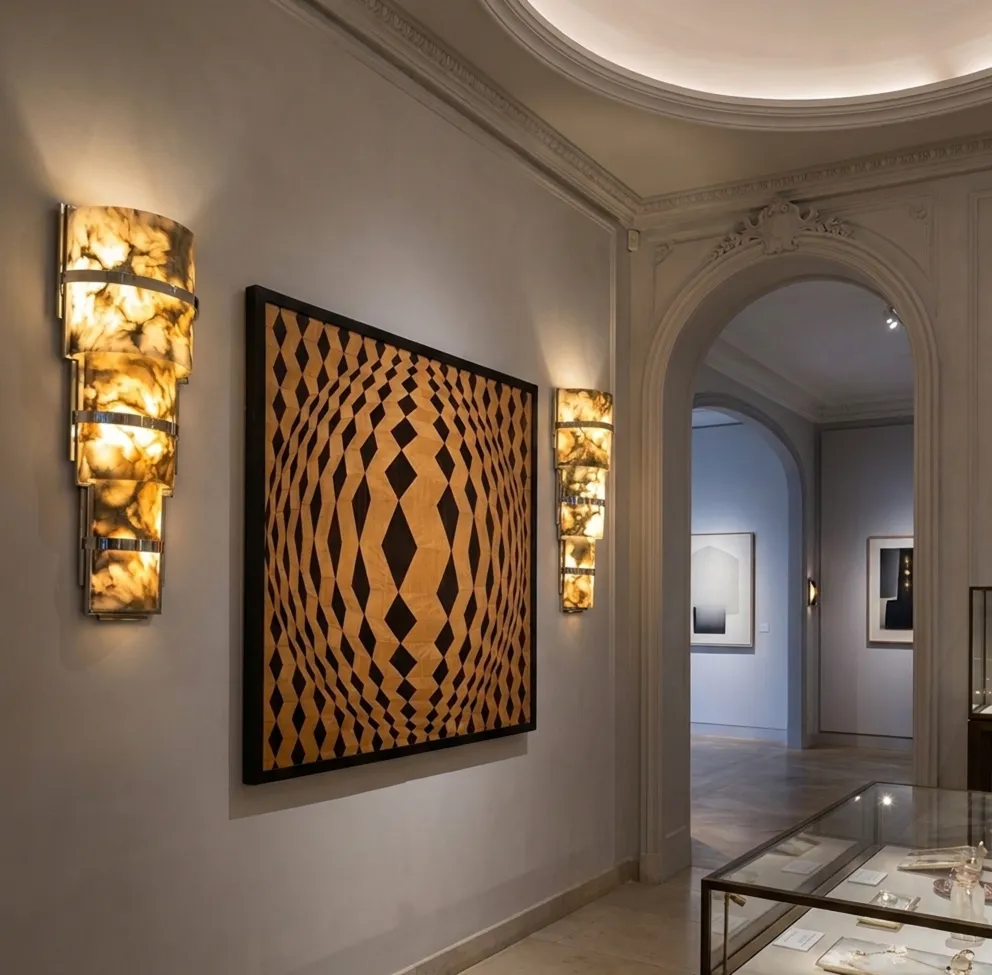 Conjunto de duas luminárias de parede antigas em estilo Art Deco