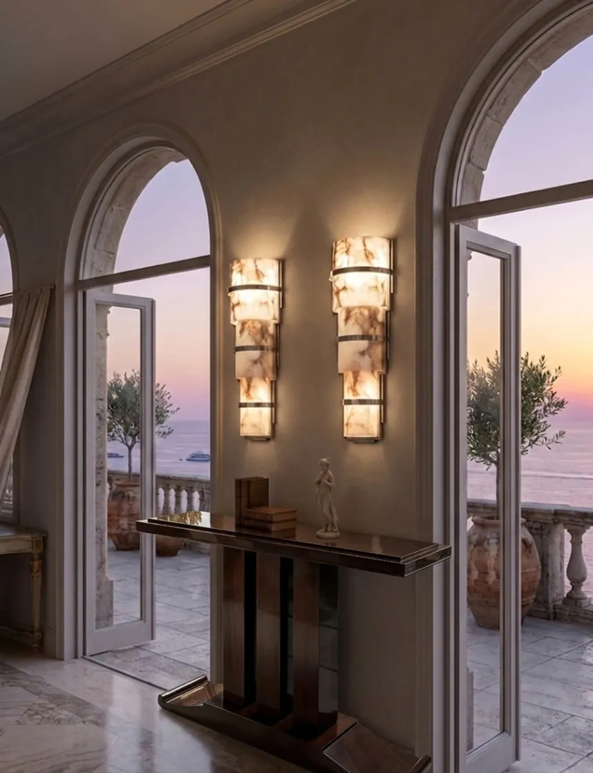 elegante console antica con statuetta decorativa e libri