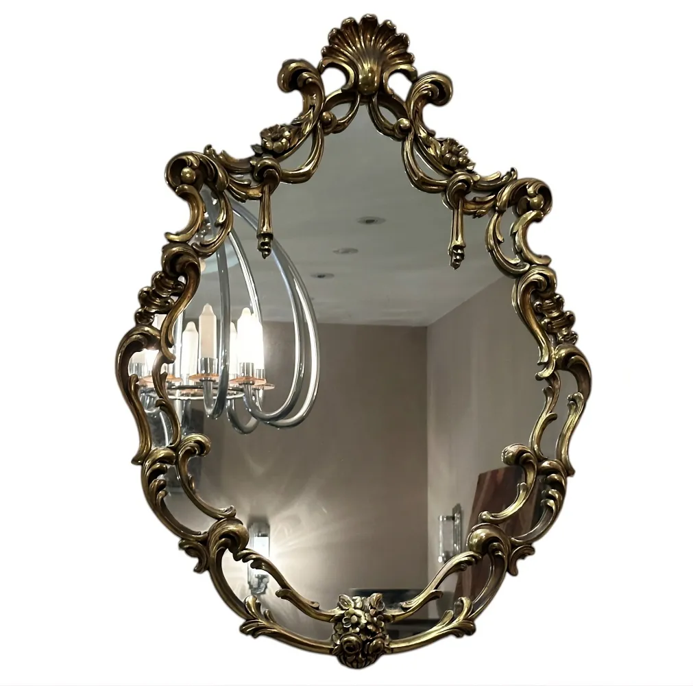 espejo antiguo con marco decorativo, elegancia clásica