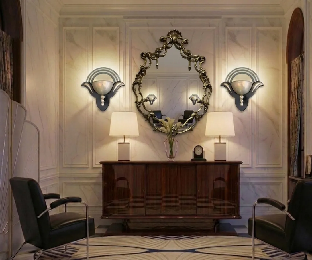 miroir ancien avec cadre décoratif dans un salon luxueux