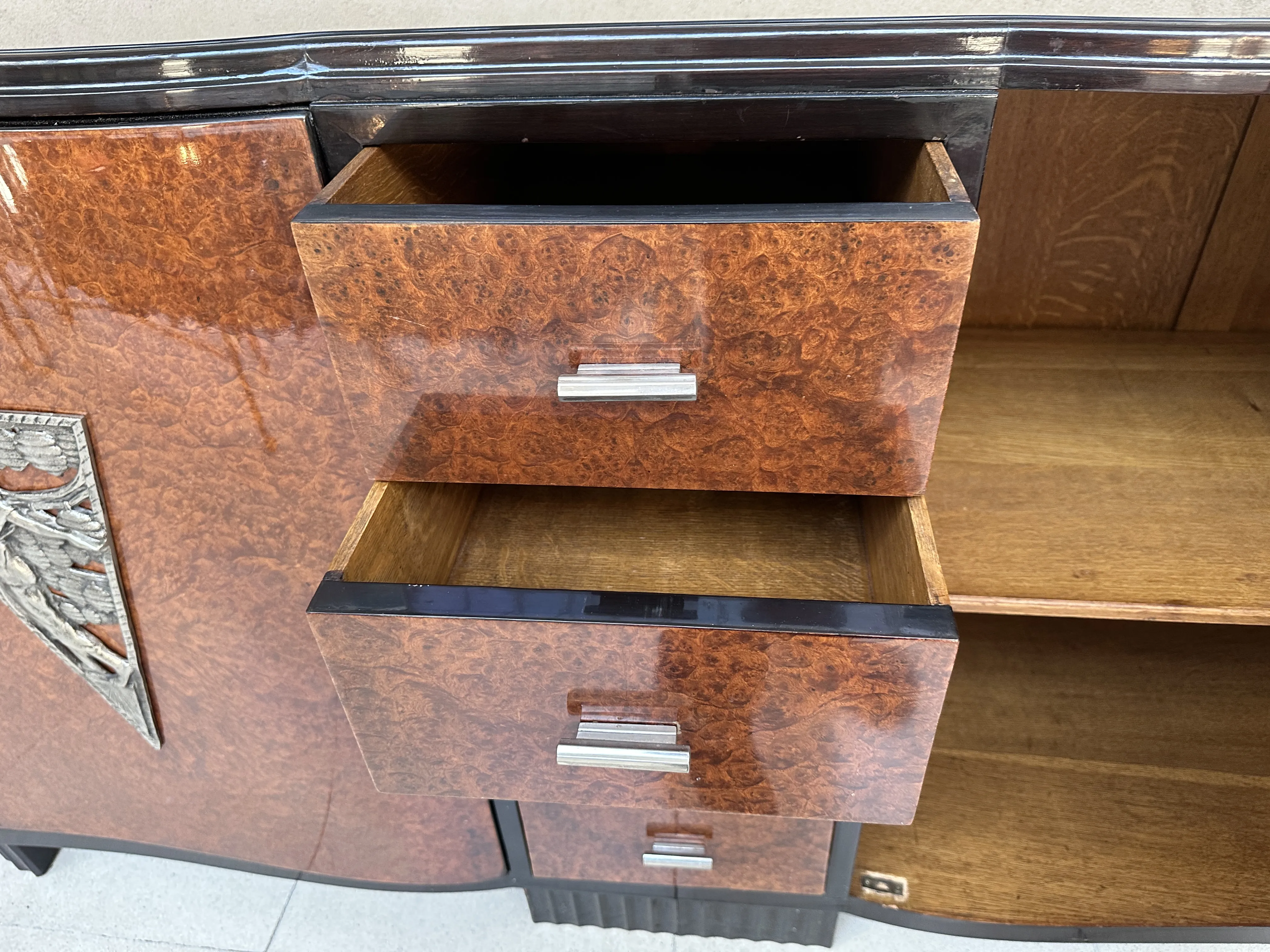 credenza antica con due cassetti