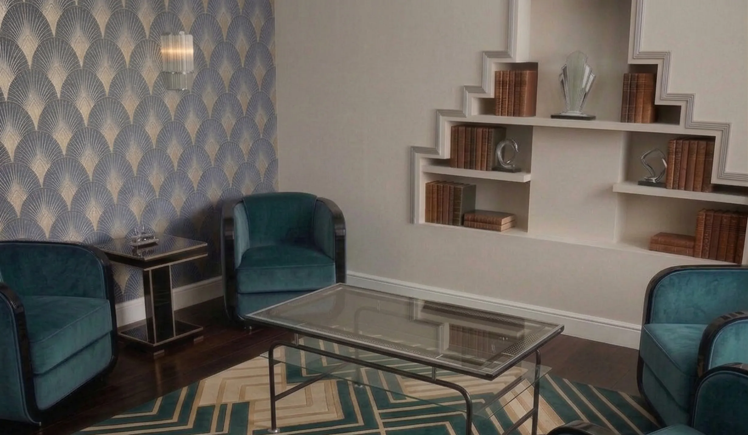 mesa de centro antiga com um design decorativo em uma sala