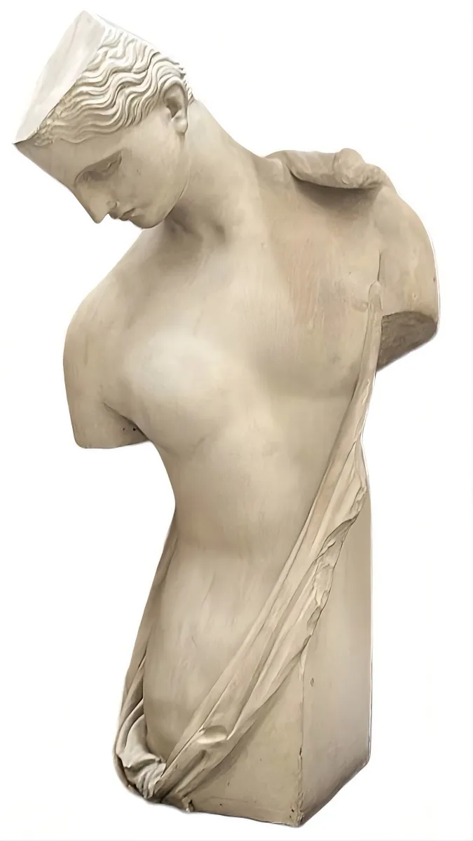 Escultura antigua con detalles finos y expresión serena, parcialmente vestida, de Pietro Barzanti