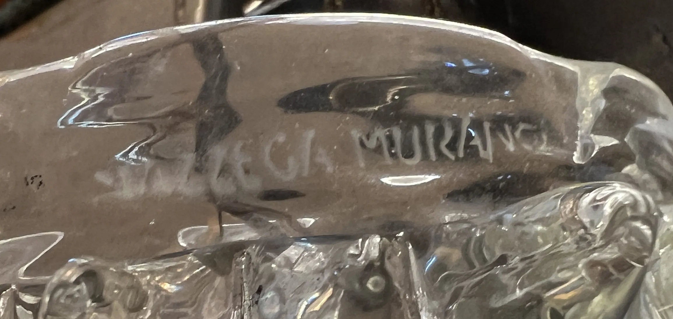 antike Hängelampe Mazzega Murano in nostalgischer Umgebung