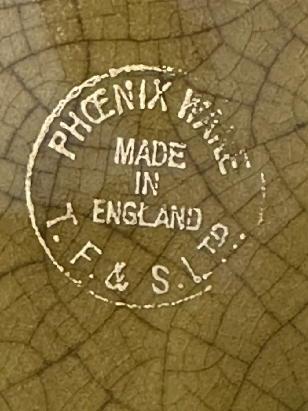 macetero antiguo con marca phoenix wake, decorativo y elegante