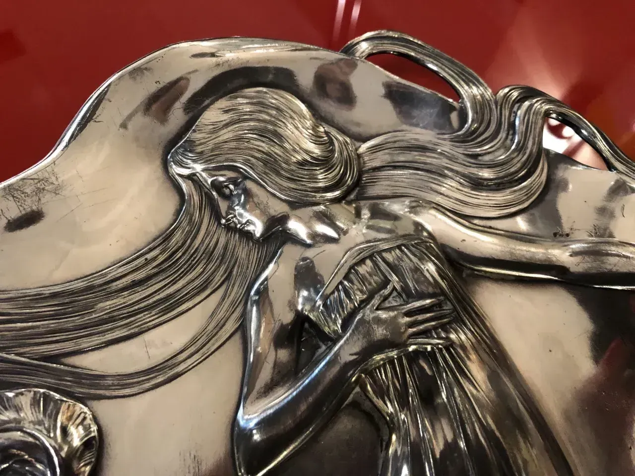 bandeja de cartas antiga com detalhes intrincados