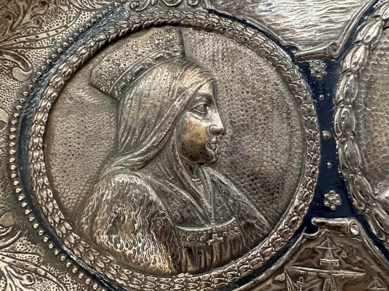 Antike Wandplatte mit einem Relief von Christoph Kolumbus.