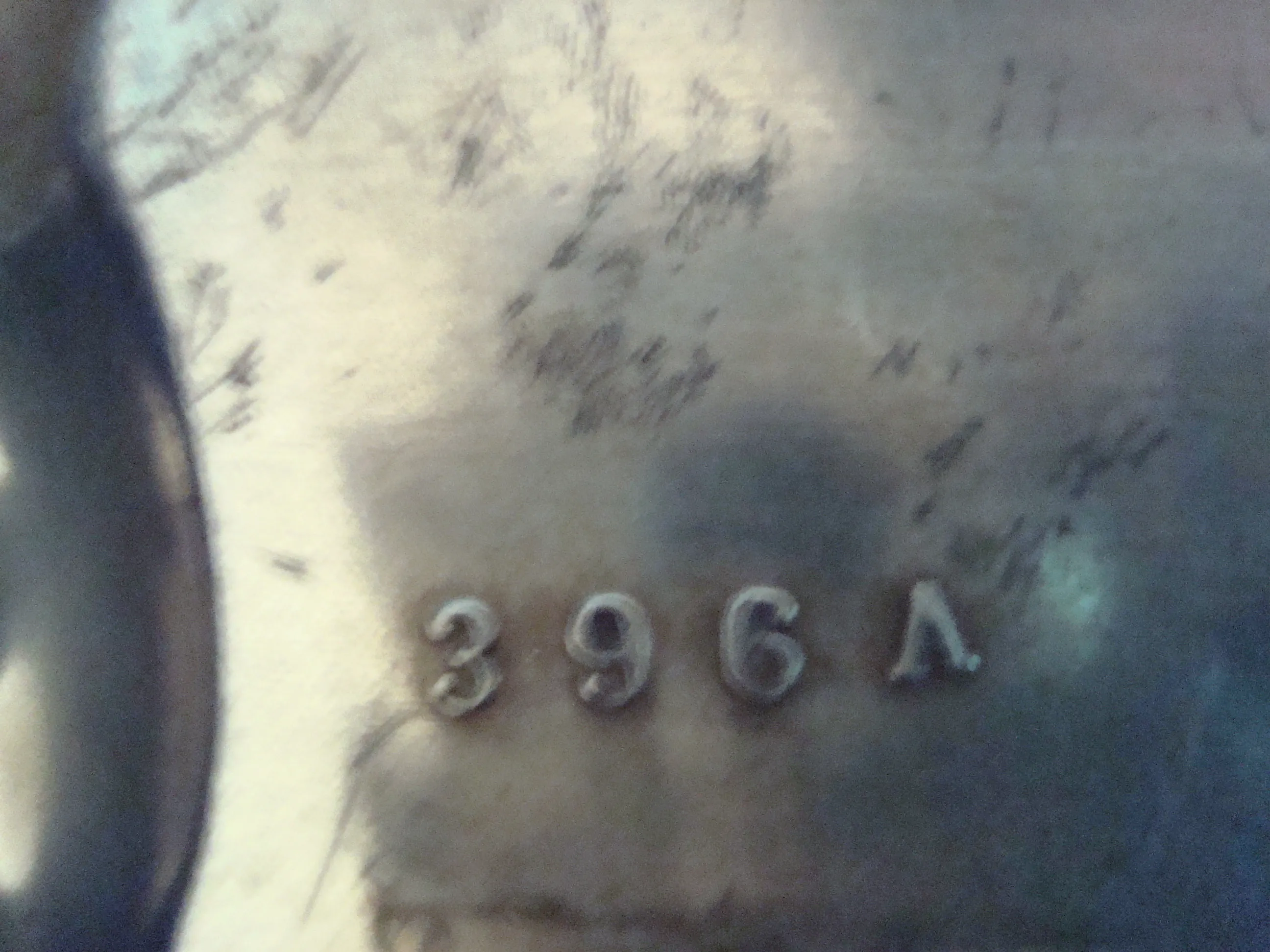 Duas placas de parede antigas da WMF com detalhes decorativos