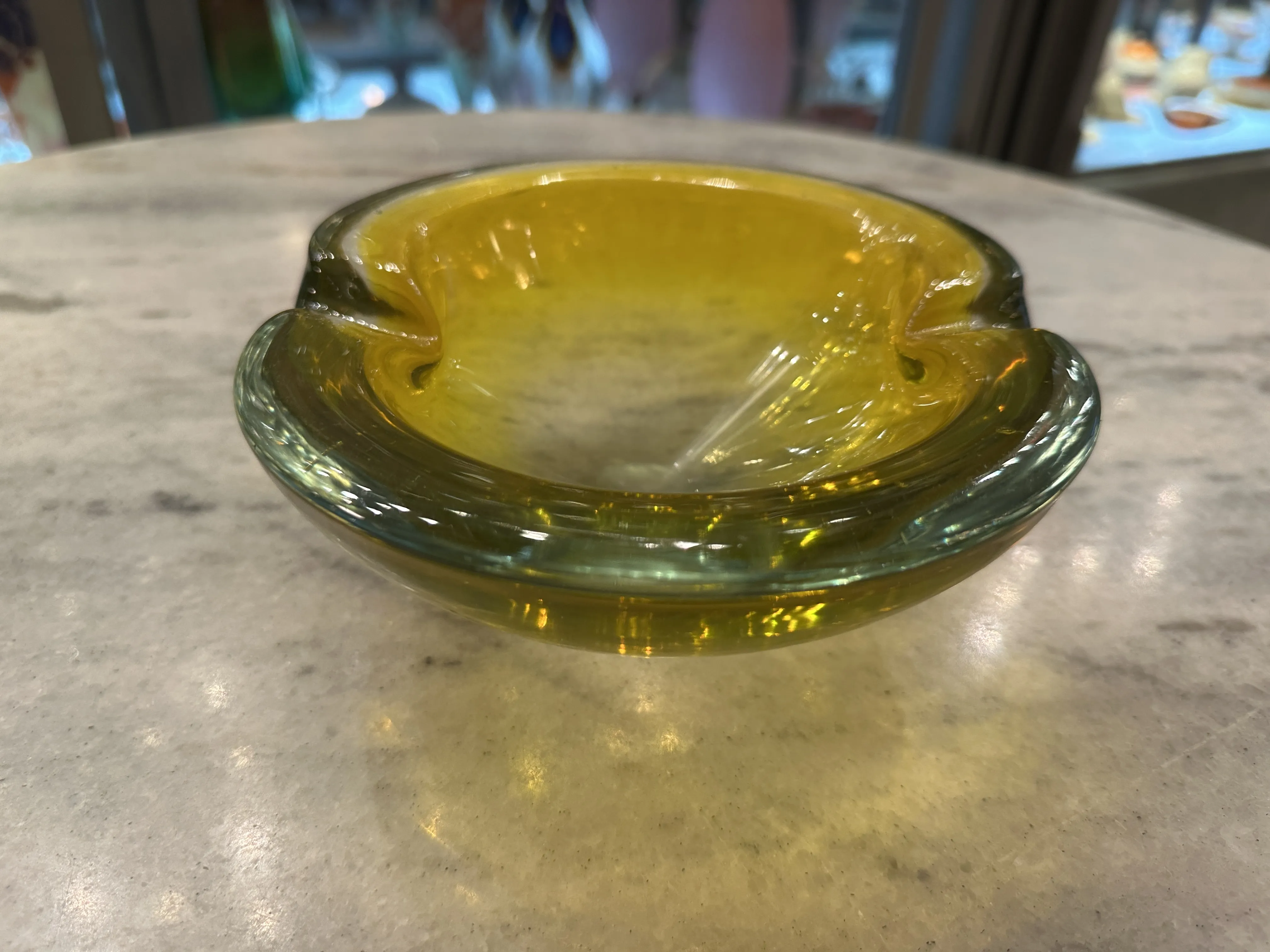 Cendrier ancien en cristal de Murano de couleurs jaunes et vertes