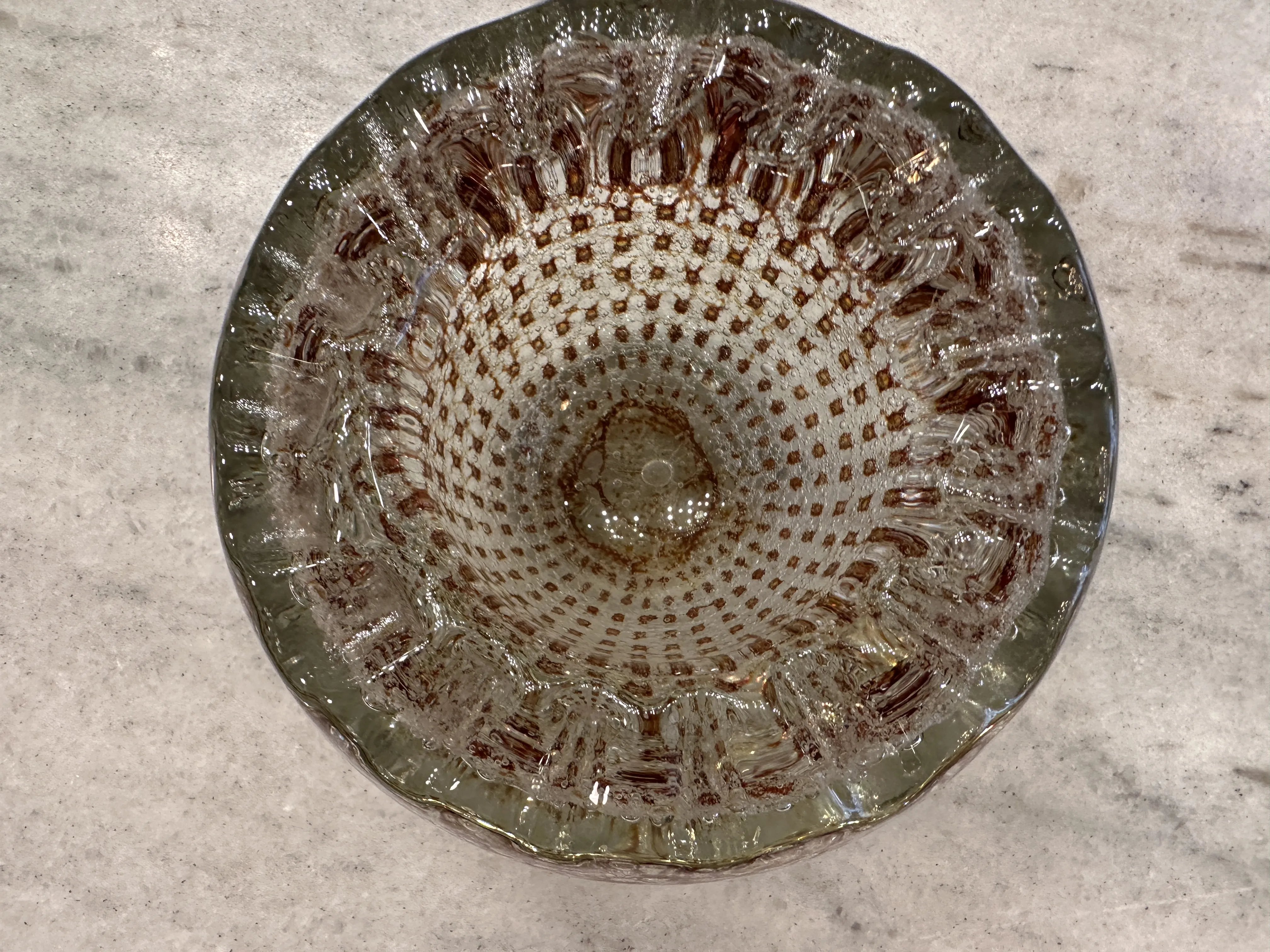 아름다운 고풍스러운 무라노 유리에 부풀려진 세부 사항