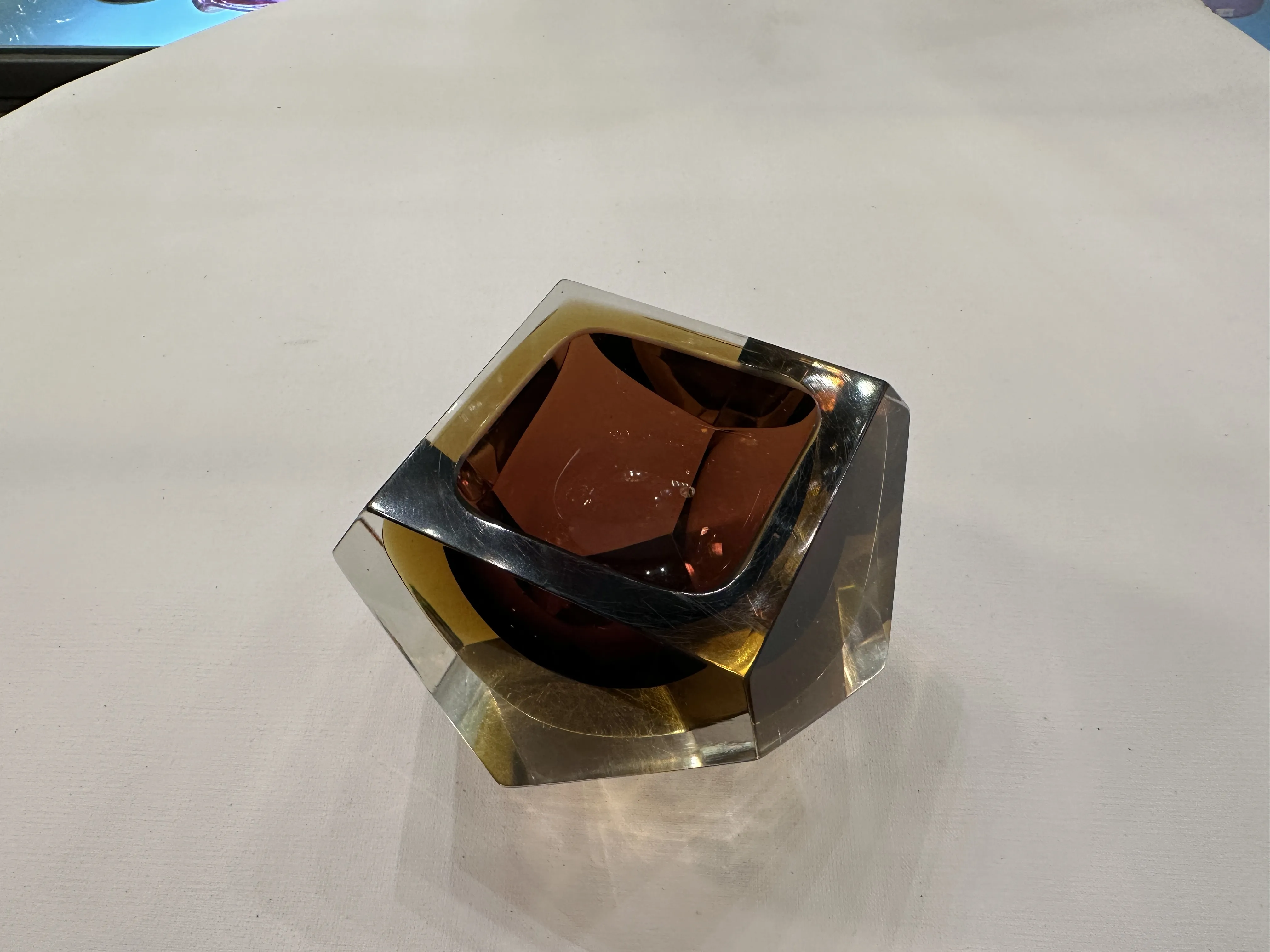 ユニークでエレガントなデザインの古いムラノガラス。