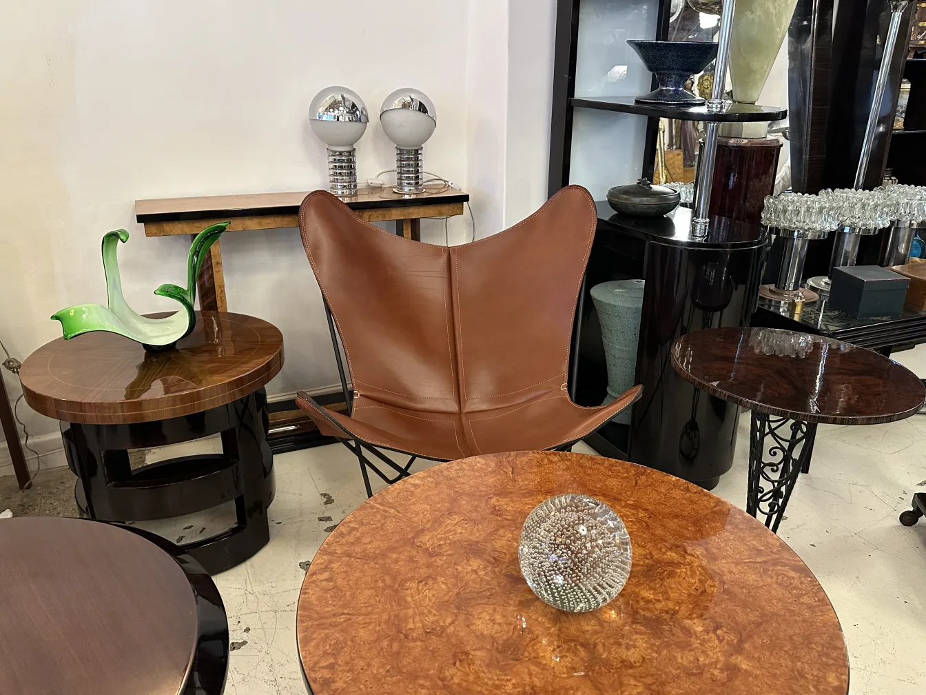 Cristal de Murano ancien en forme décorative avec des tables moyennes
