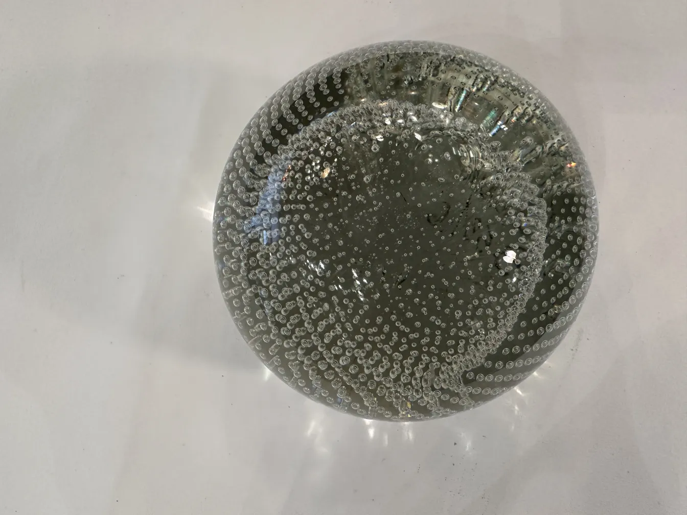 sphère en cristal de murano avec design de bulles en clair