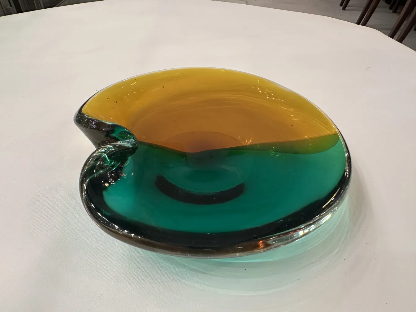 schönes Murano-Glas mit gelben und grünen Farbtönen als Behälter