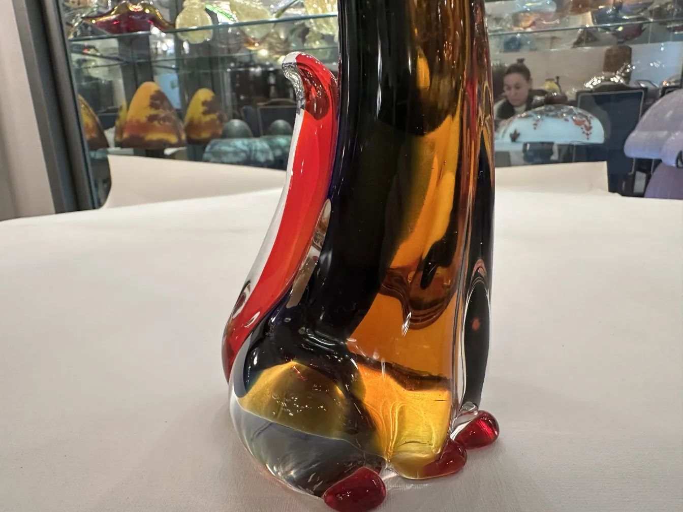 escultura de murano com cores vibrantes e design único