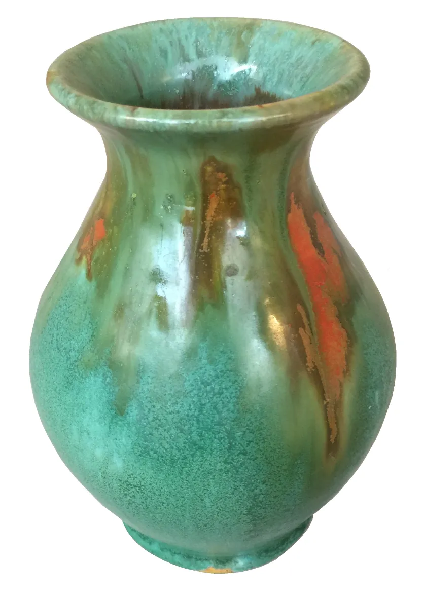 Vaso antigo de cerâmica em tons de verde e laranja com detalhes decorativos únicos