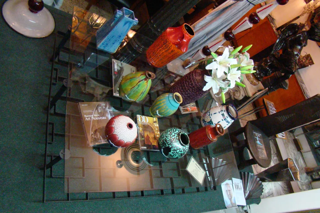 Vase en céramique ancienne de Pierrefonds avec un design unique