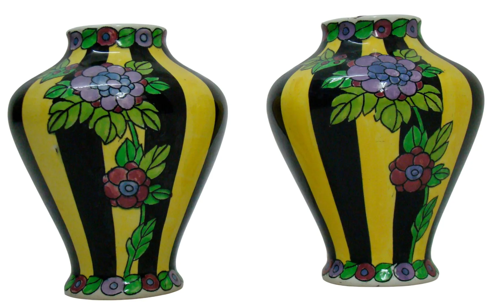 jarrones de ceramica antigua con flores decorativas y colores vibrantes