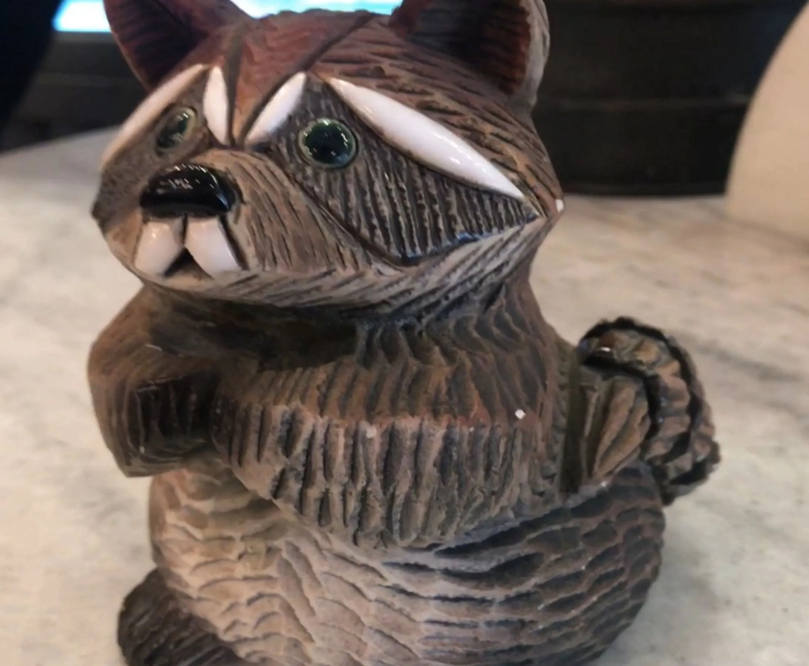 Figura de cerâmica antiga de Artesania Rinconada com detalhes no rosto