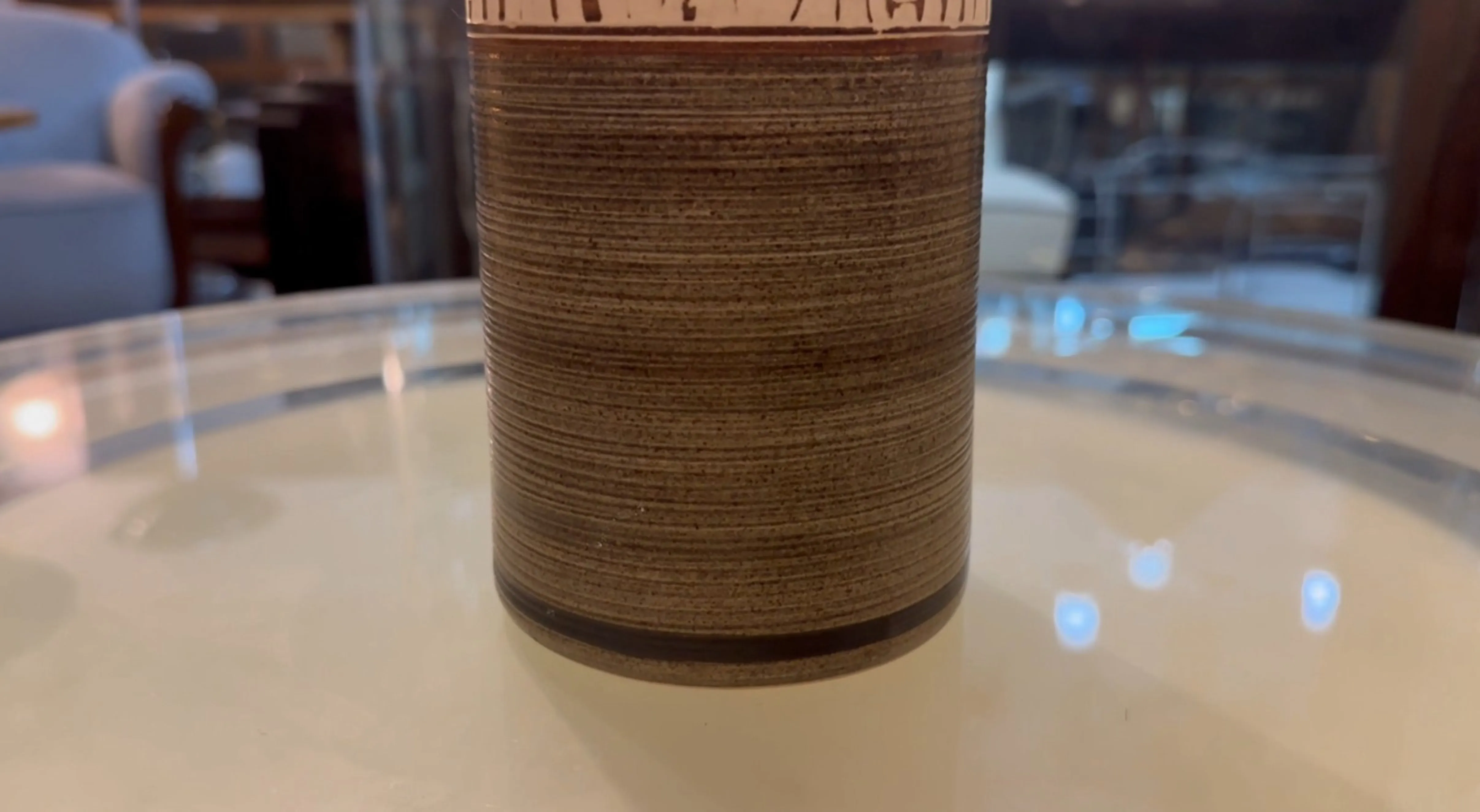 Ceramica antica con design decorativo