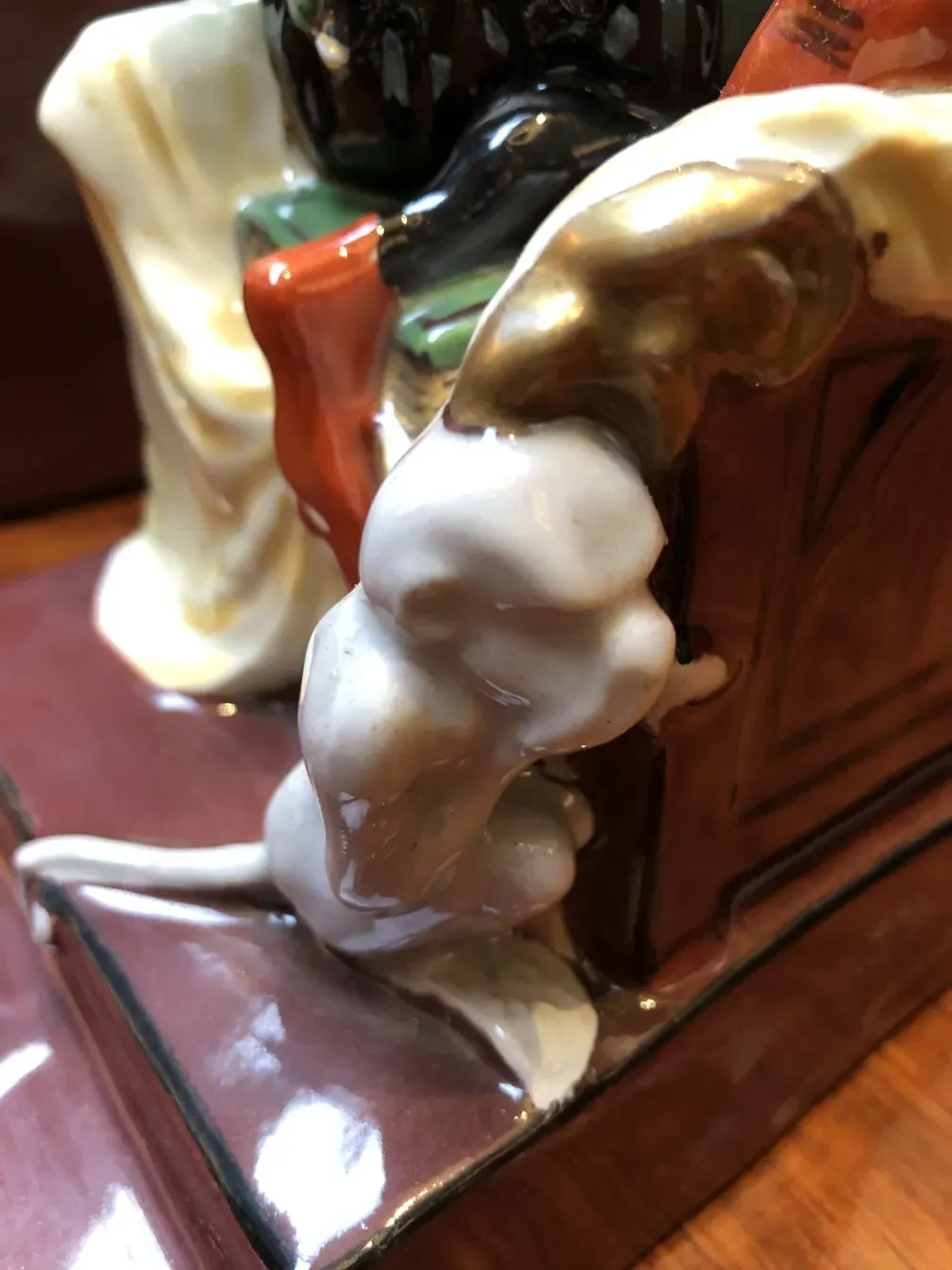 Fermalibri antichi con un design decorativo visibile e una figura di topo.
