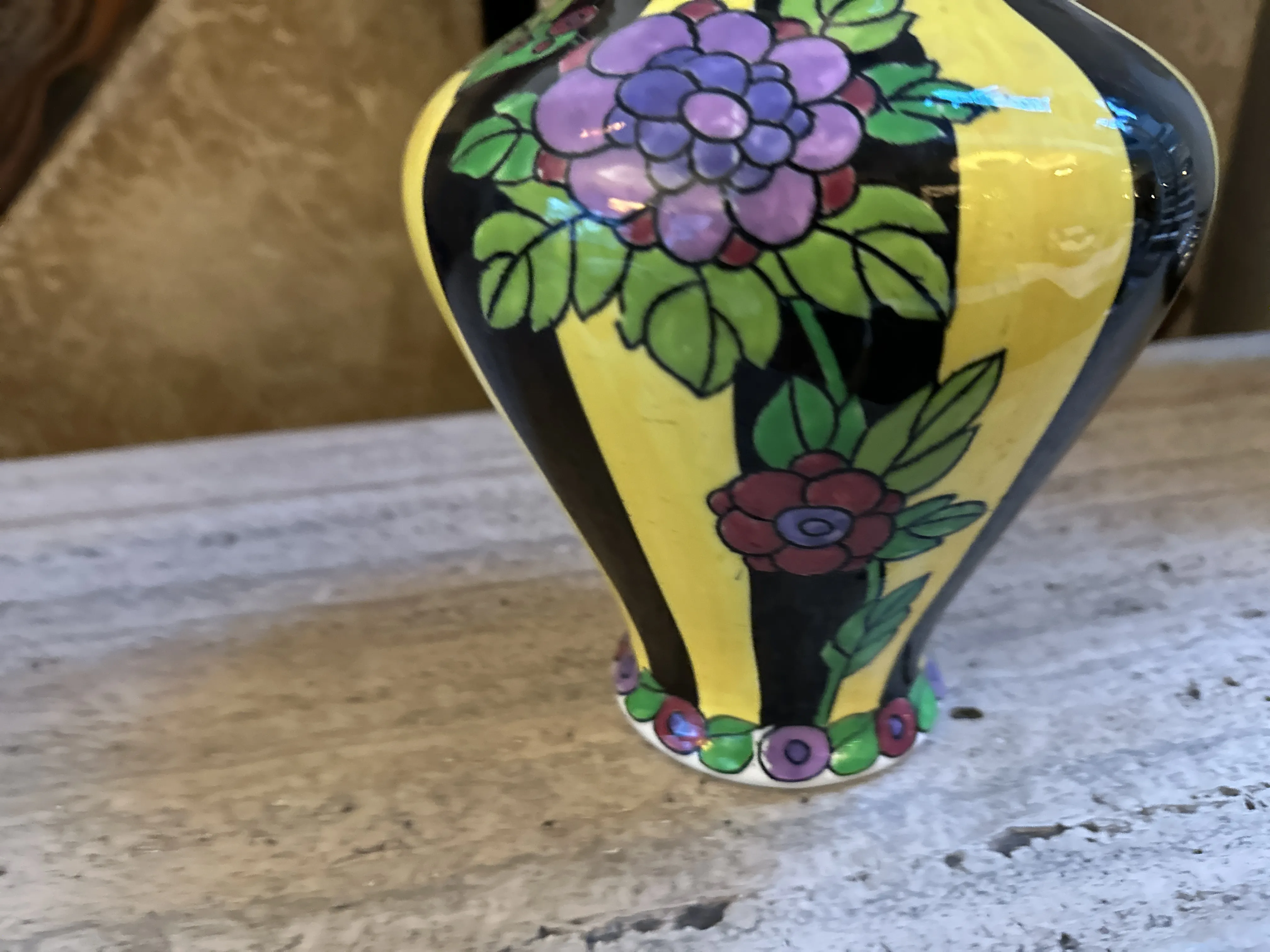 vase ancien en céramique boch frères keramis décoré de couleurs vives et de fleurs
