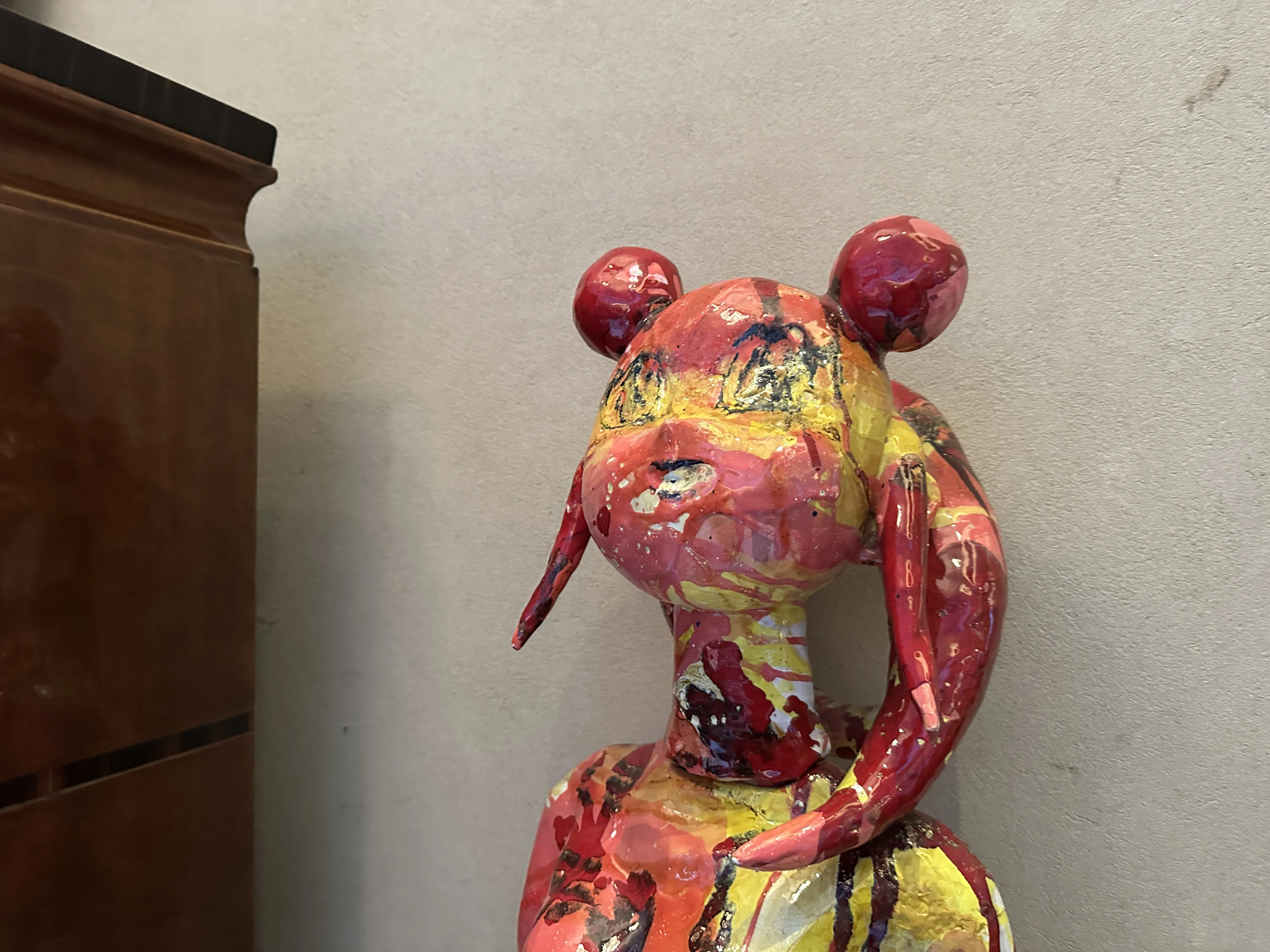 Bunte antike Keramikskulptur von Ernesto Arellano