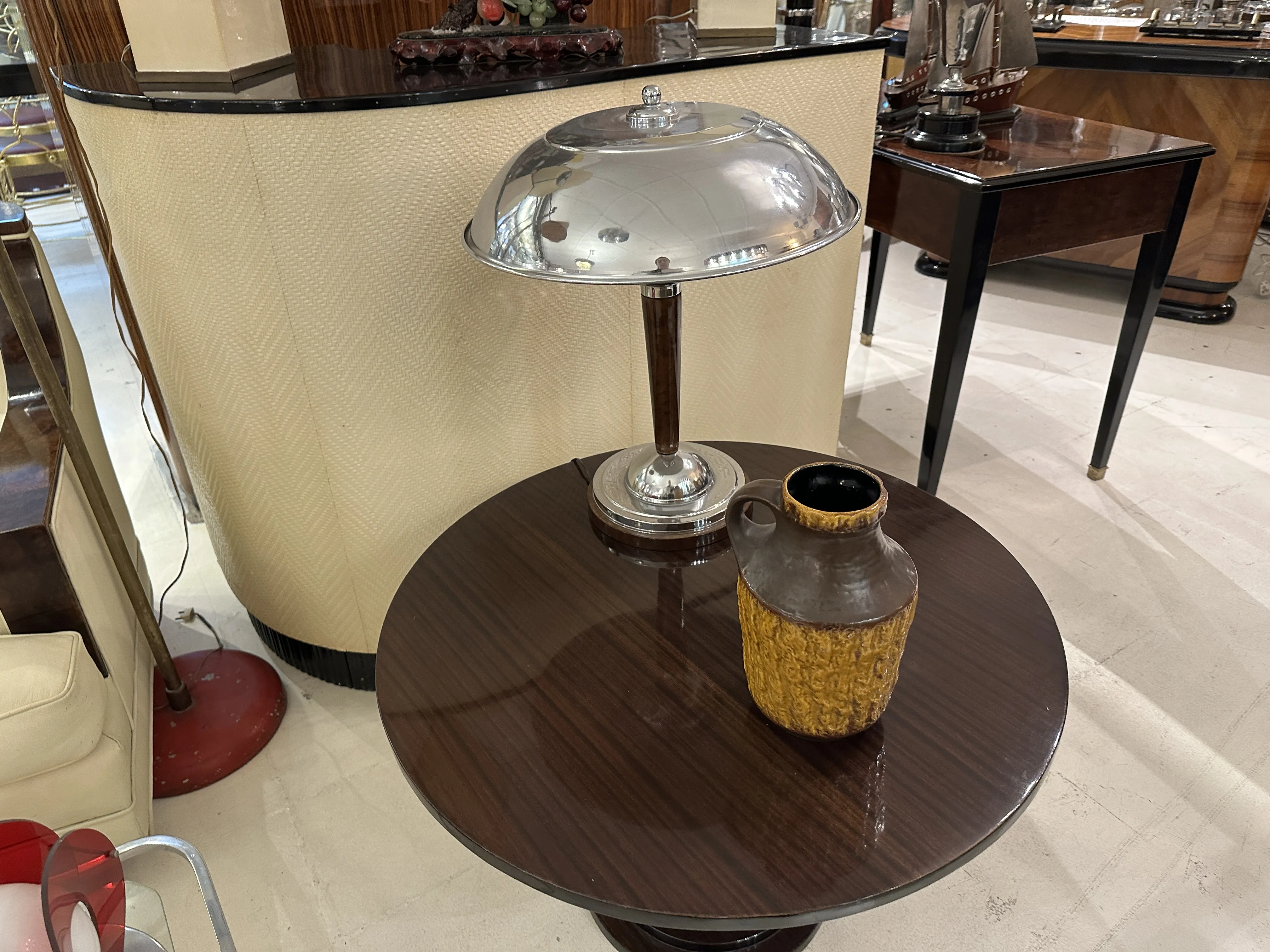 Table lamp with an antique decorative ceramic piece