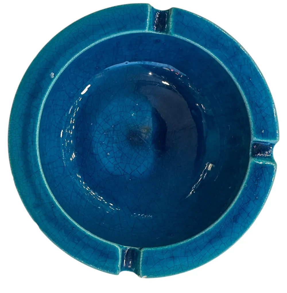 bowl antigua de cerámica azul con textura