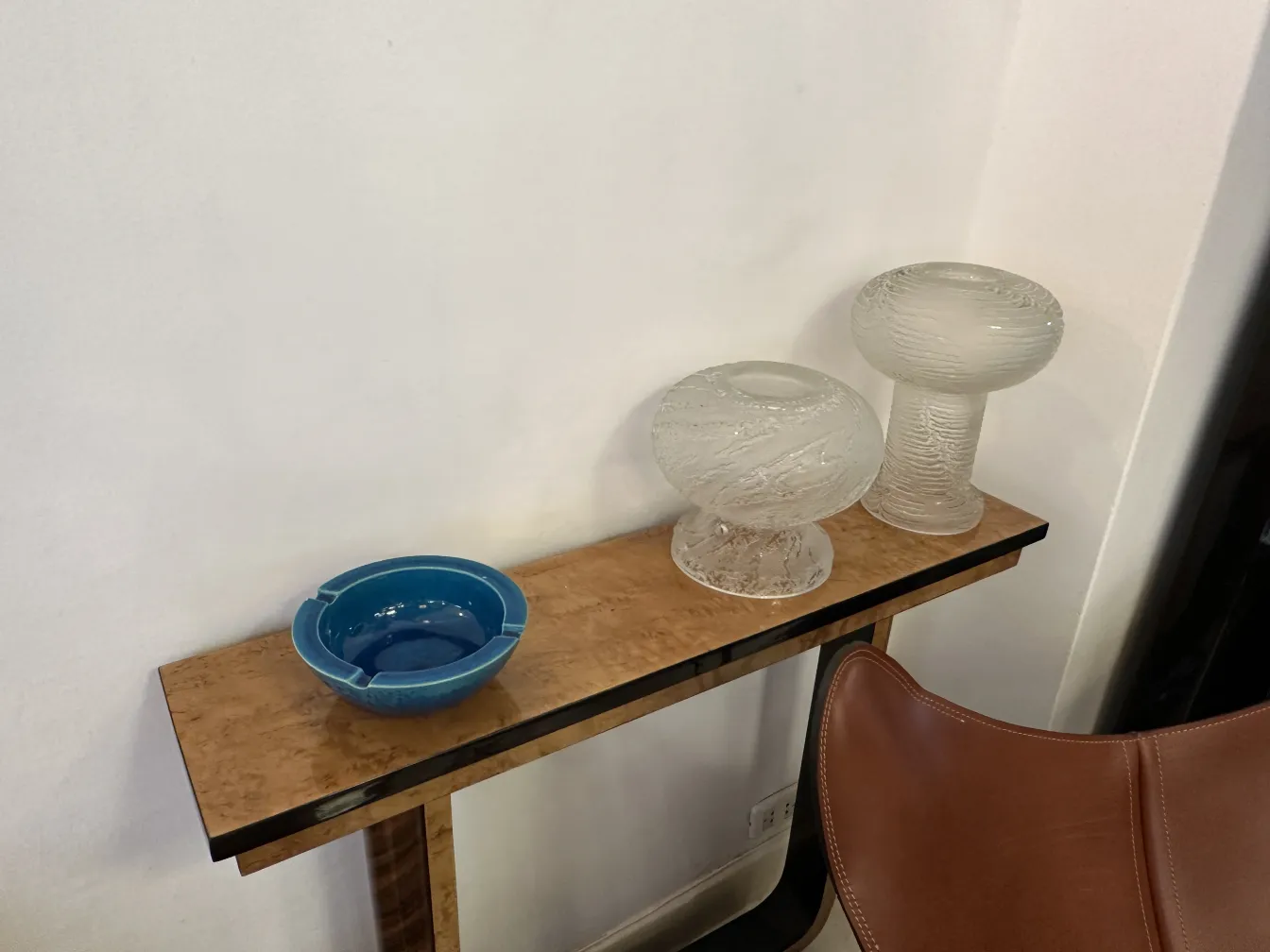 bowl antigua de cerámica azul con textura