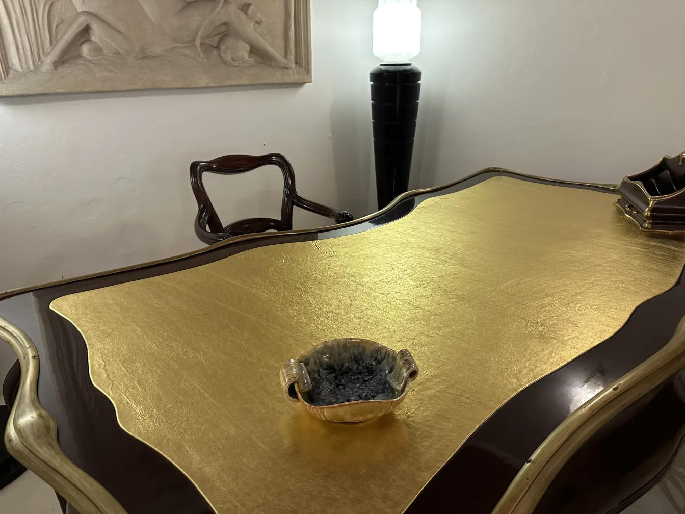 古老的装饰性陶瓷，具有美丽的把手和颜色