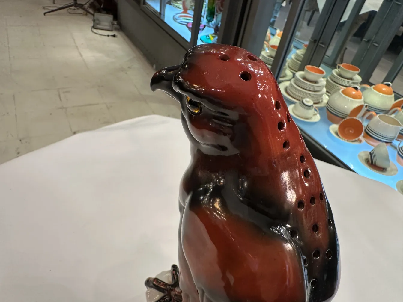 Antike keramische Vogelstatue, Galluba & Hofmann.