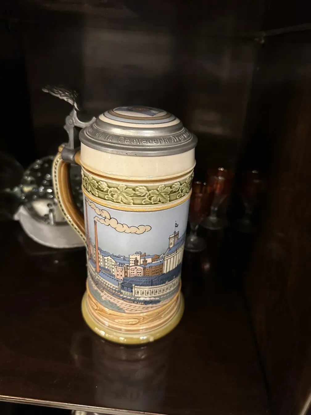 jarra de cerâmica antiga da Villeroy & Boch com design colorido