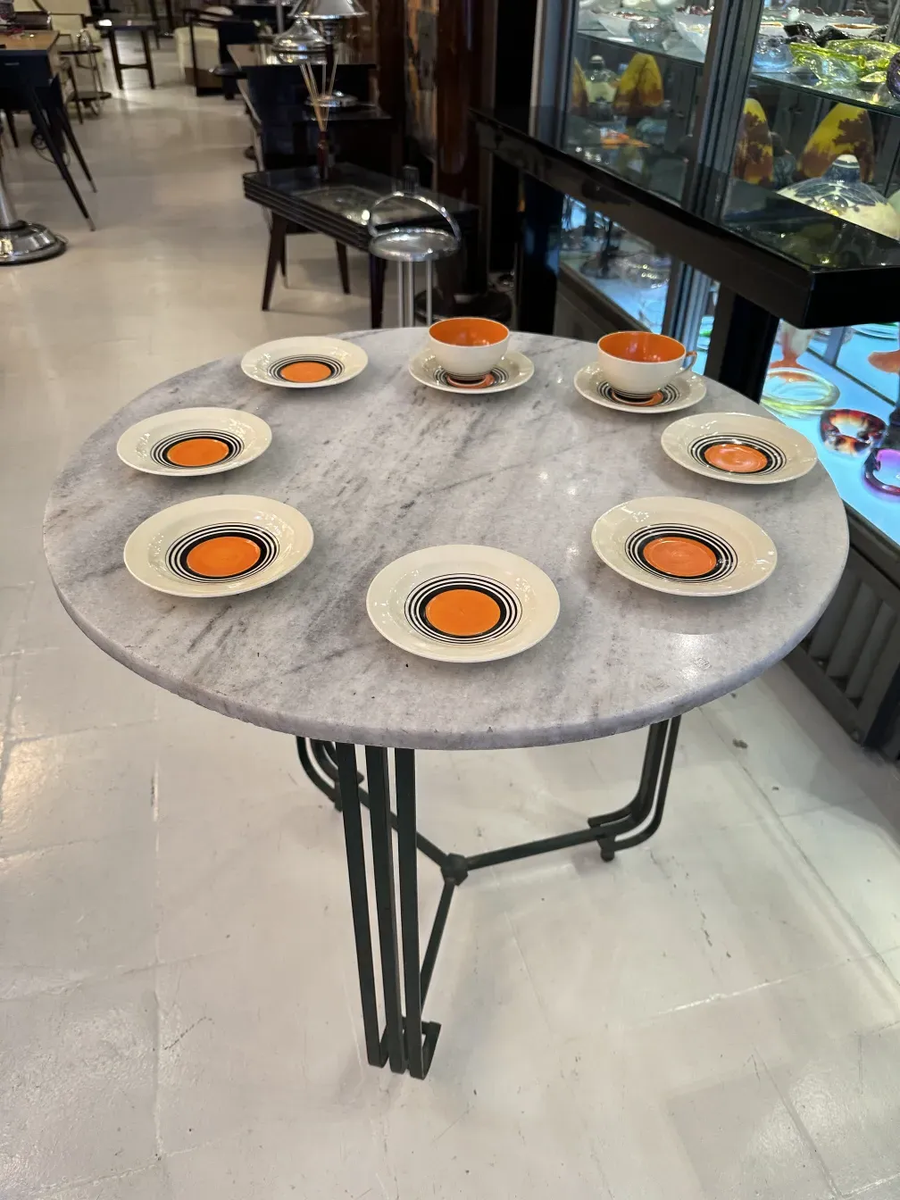 مجموعة الشاي القديمة سوزي كوبر بأطباق وأكواب ملونة