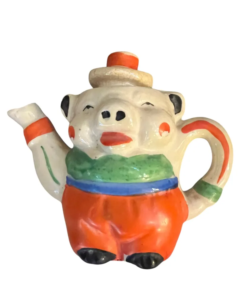 juego de té antiguo con figura de oso colorido, sonriente