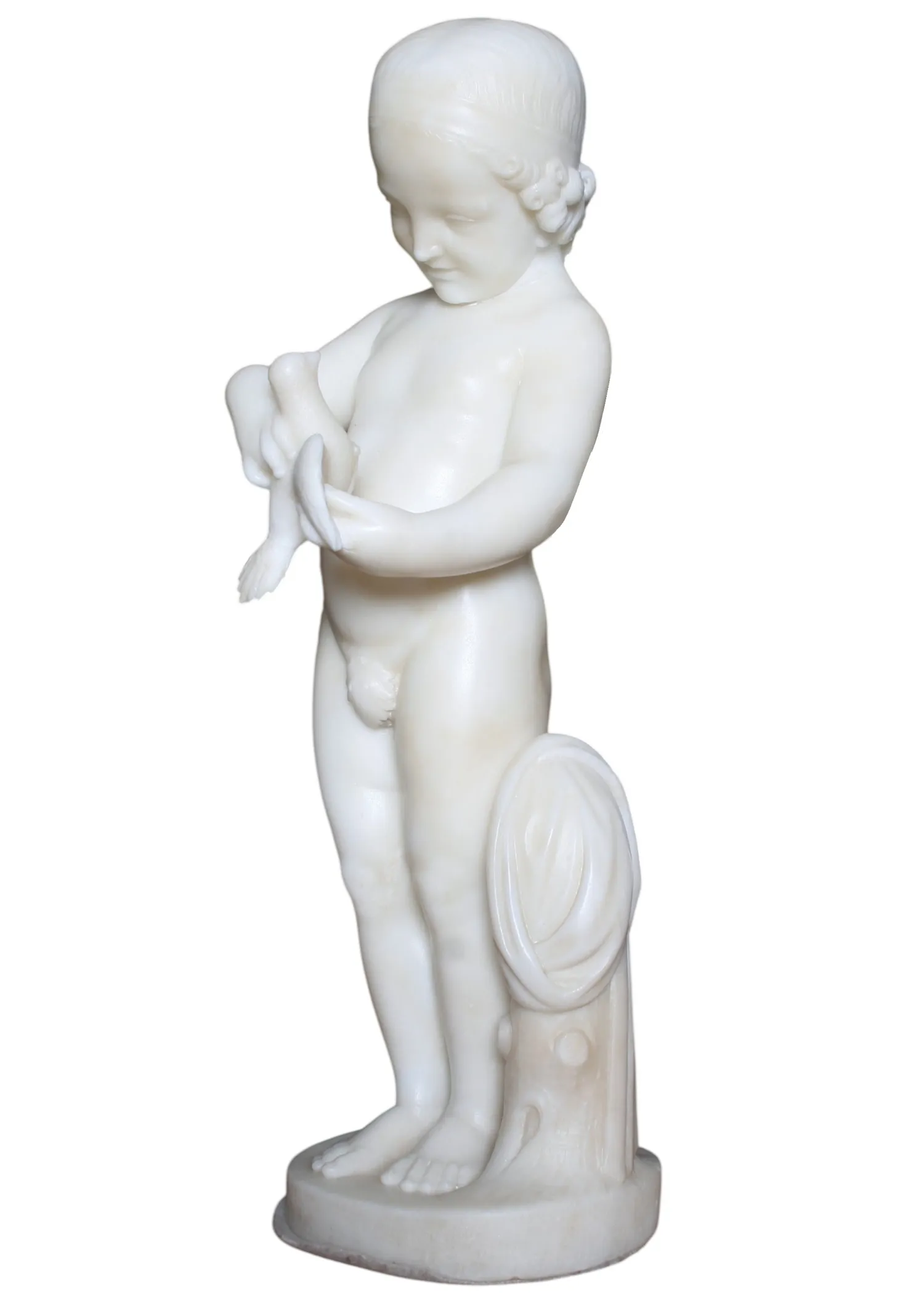 scultura antica di un bambino che tiene un uccello