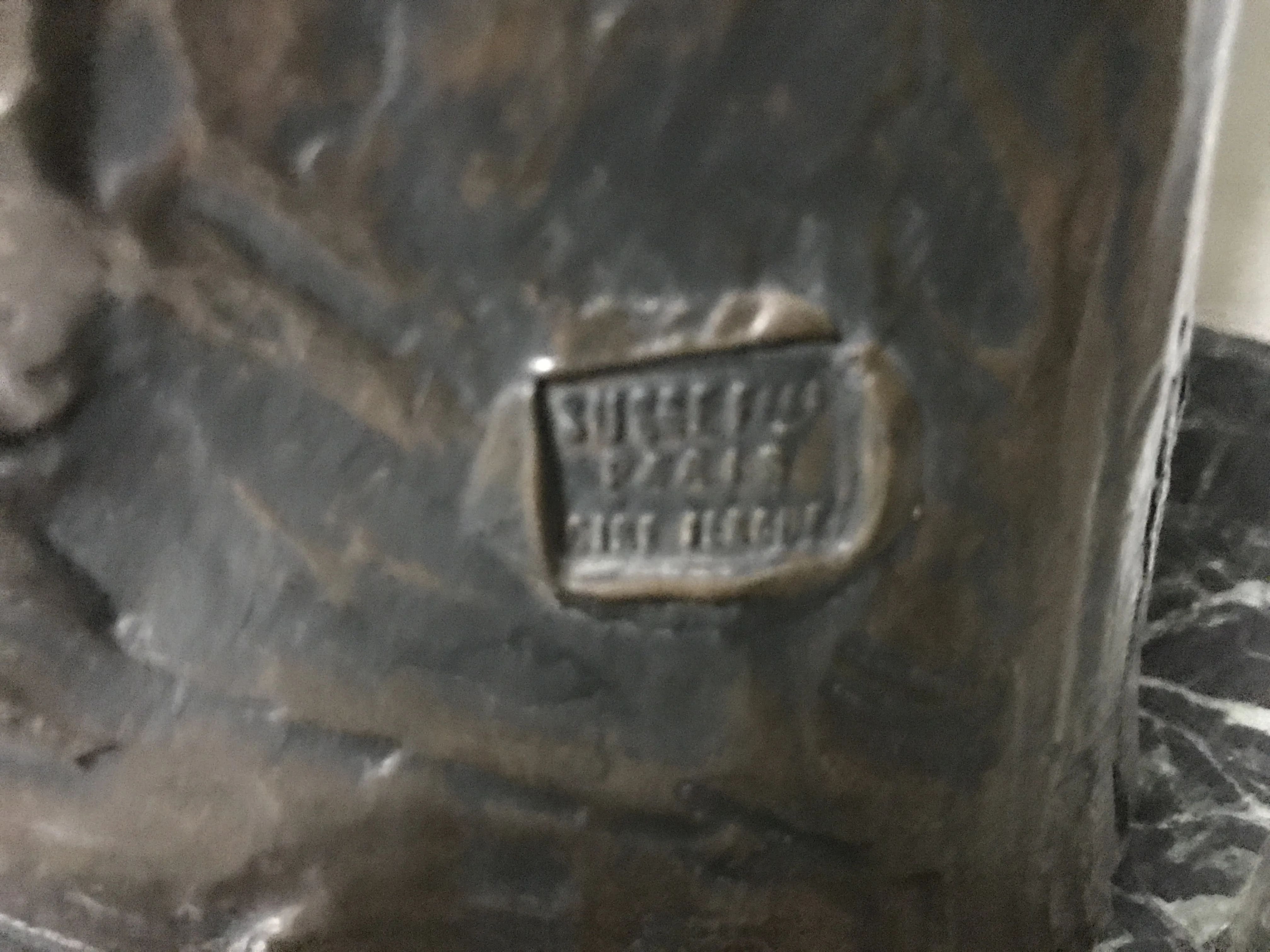 Scultura antica di Susse Freres con un design dettagliato