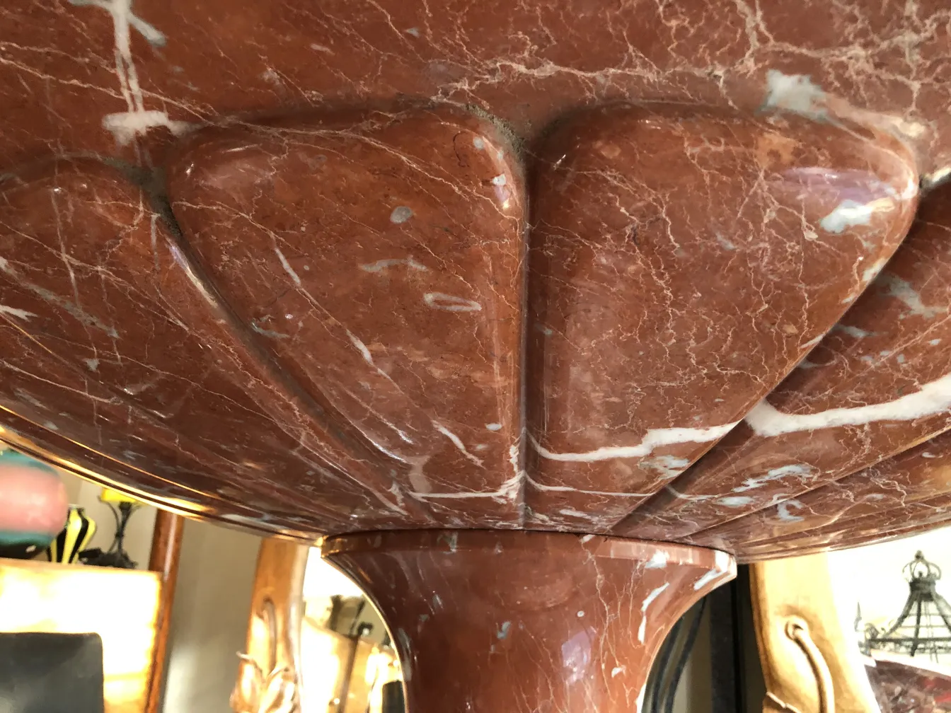 fonte antiga art nouveau com detalhes decorativos