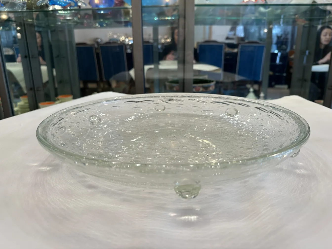 古董玻璃盘有气泡和施奈德签名
