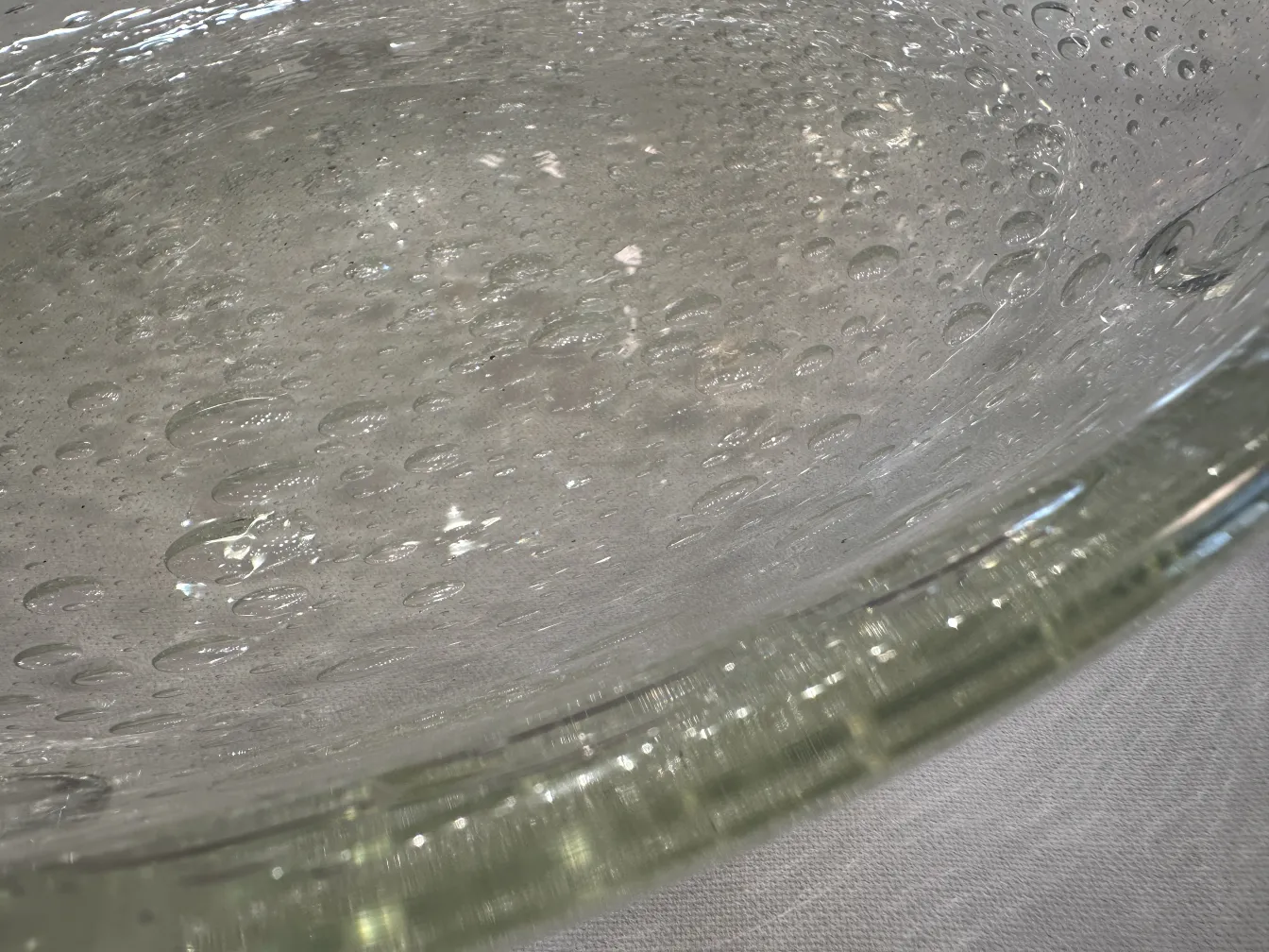 古董玻璃盘有气泡和施奈德签名