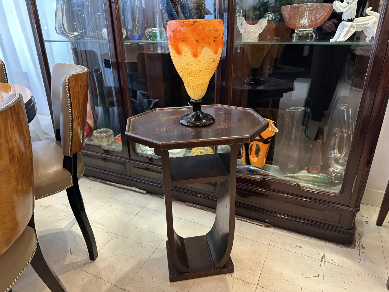 オレンジ色のトーンのシュナイダーのサイン入りグラス、古い装飾品。