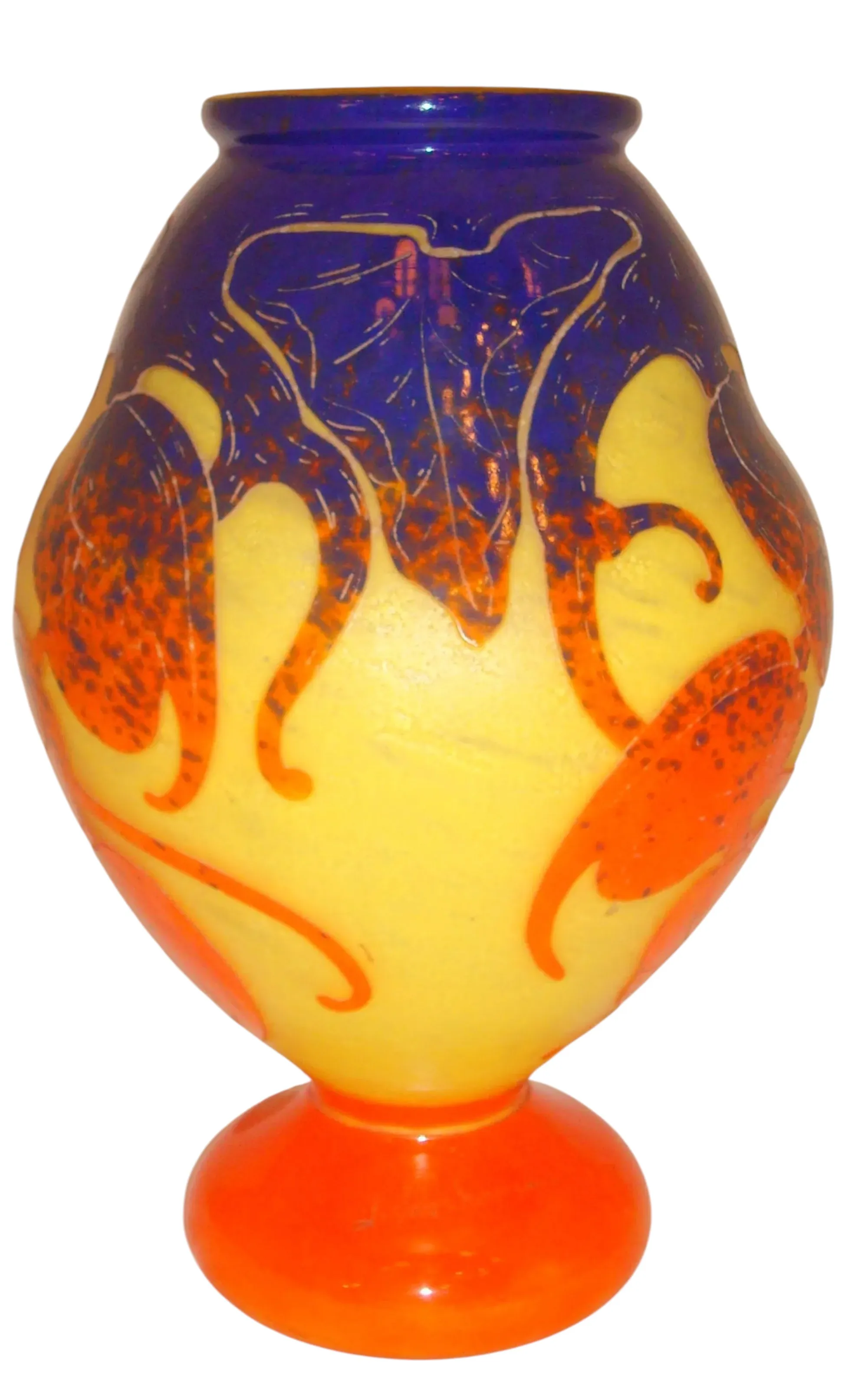 زجاج موقّع عتيق (Le Verre) بألوان زاهية وتصميم زخرفي.