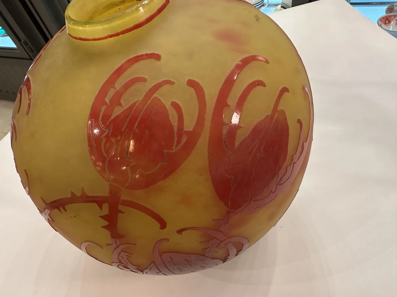 古代花のデザインのサイン入りグラス（Le Verre）