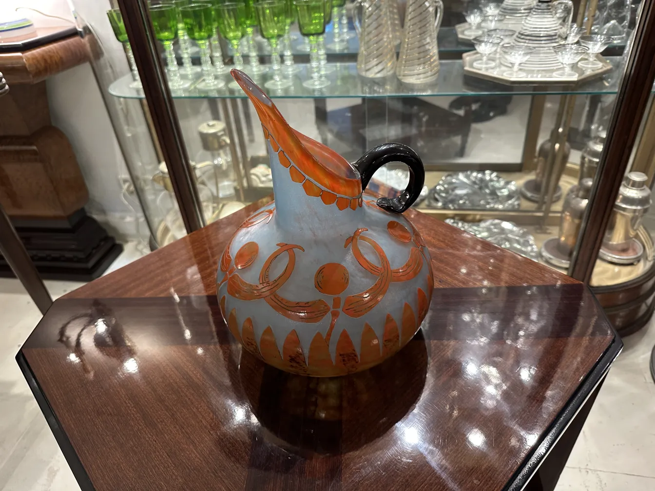 古老的签名玻璃瓶Le Verre装饰色彩丰富