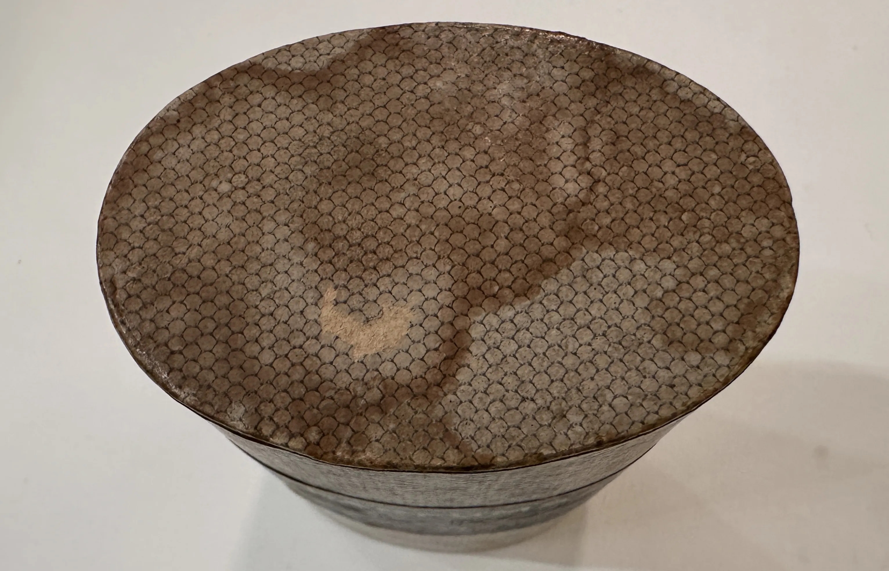 Античный флакон для духов с декоративной крышкой
