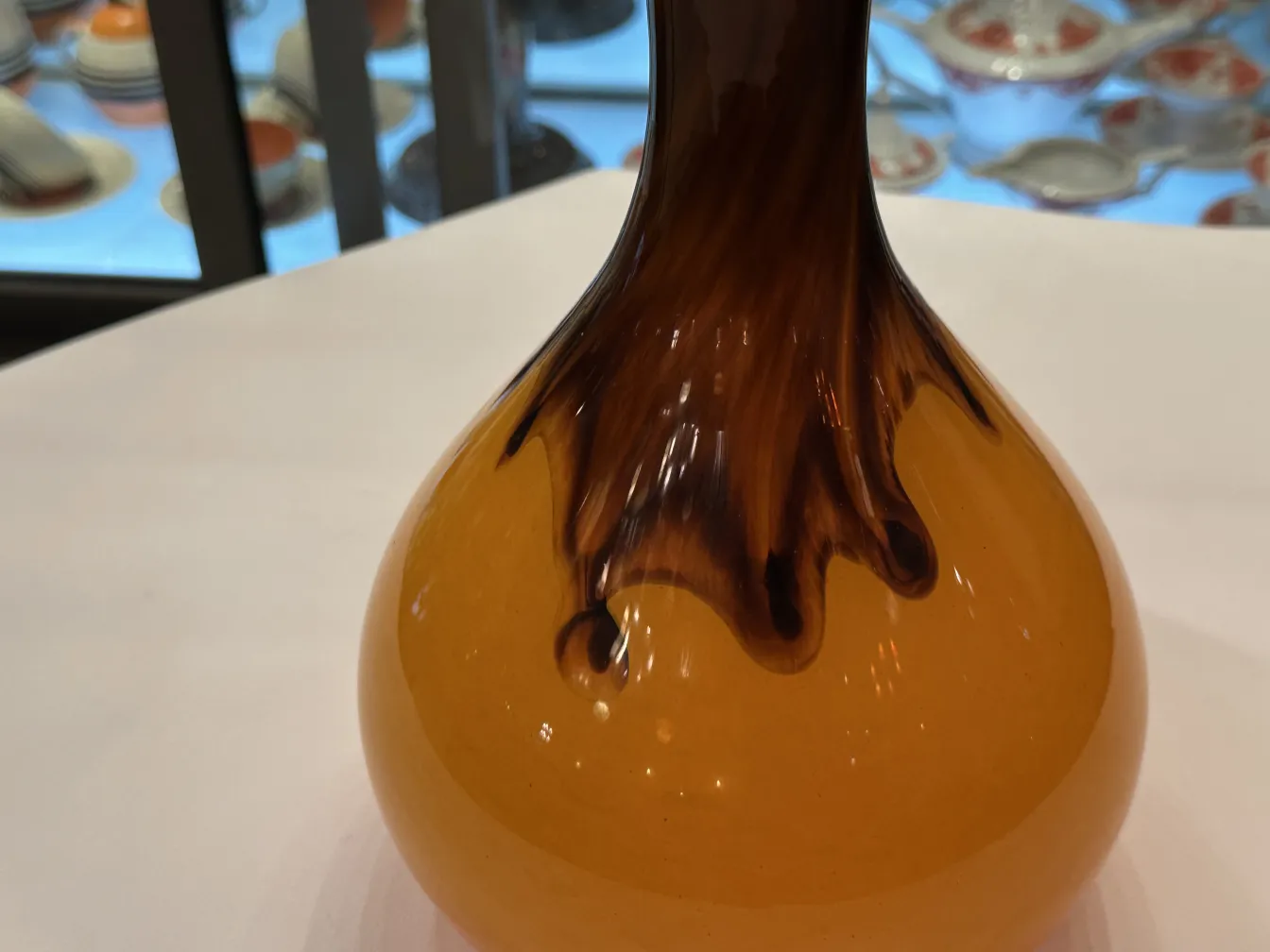 古いサイン入りグラスDeguéの暖色系のデザイン