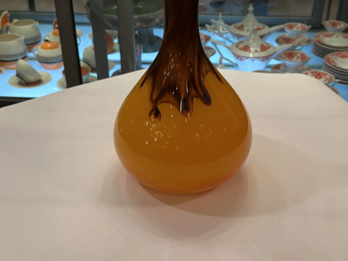 古いサイン入りグラスDeguéの暖色系のデザイン