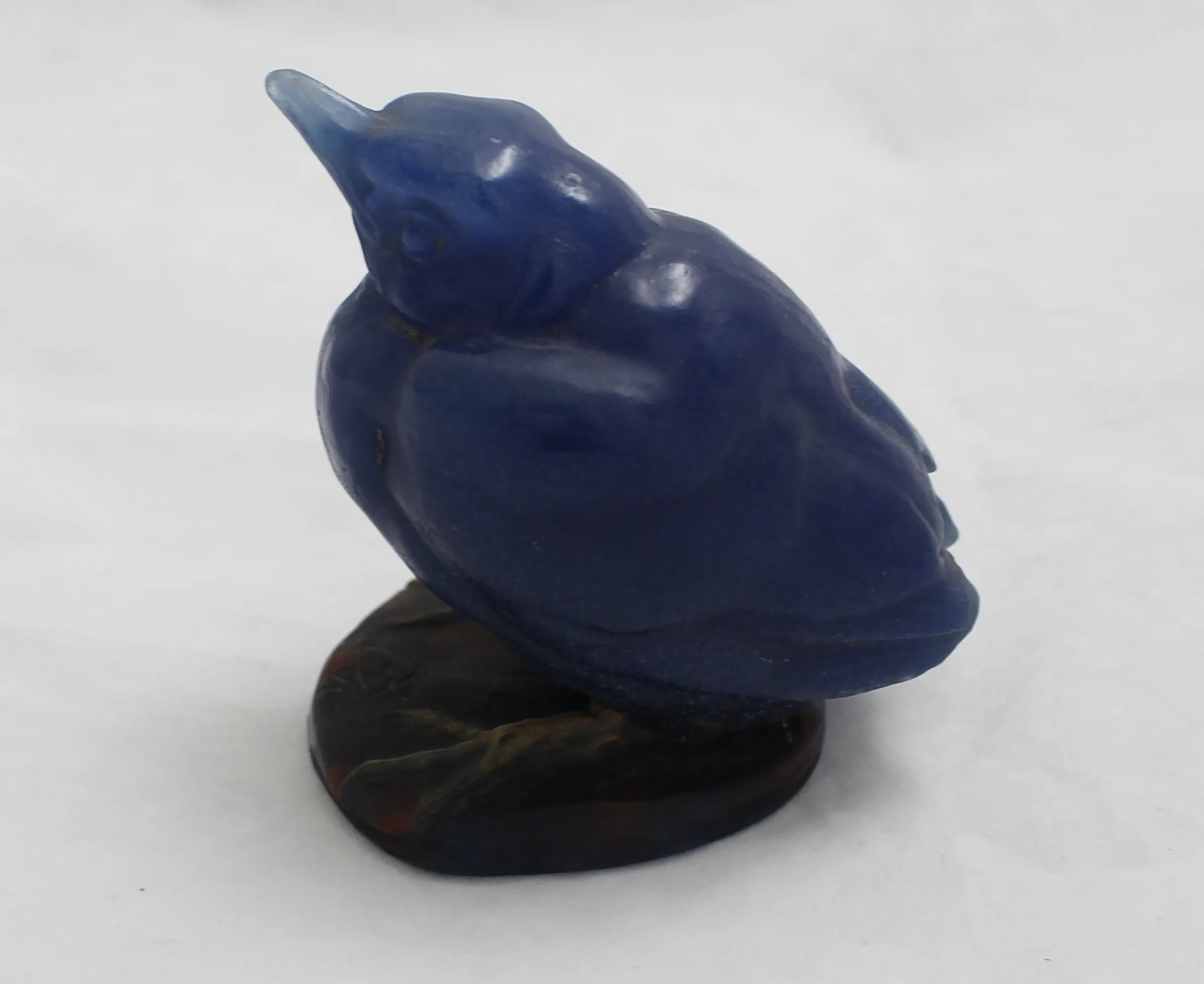 Figura de vidrio firmado en forma de ave, azul