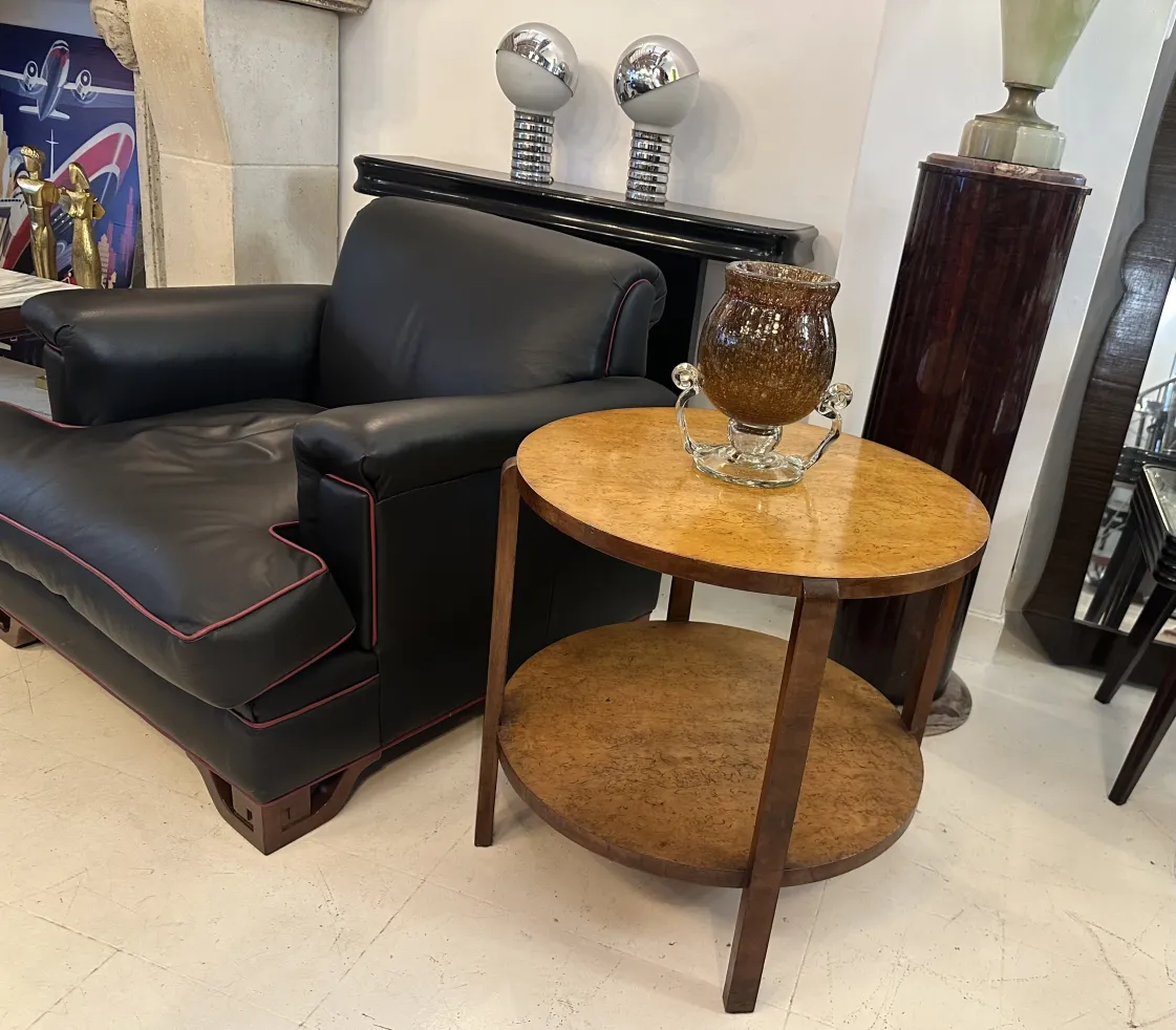 Vetro antico con design marrone e dettagli decorativi