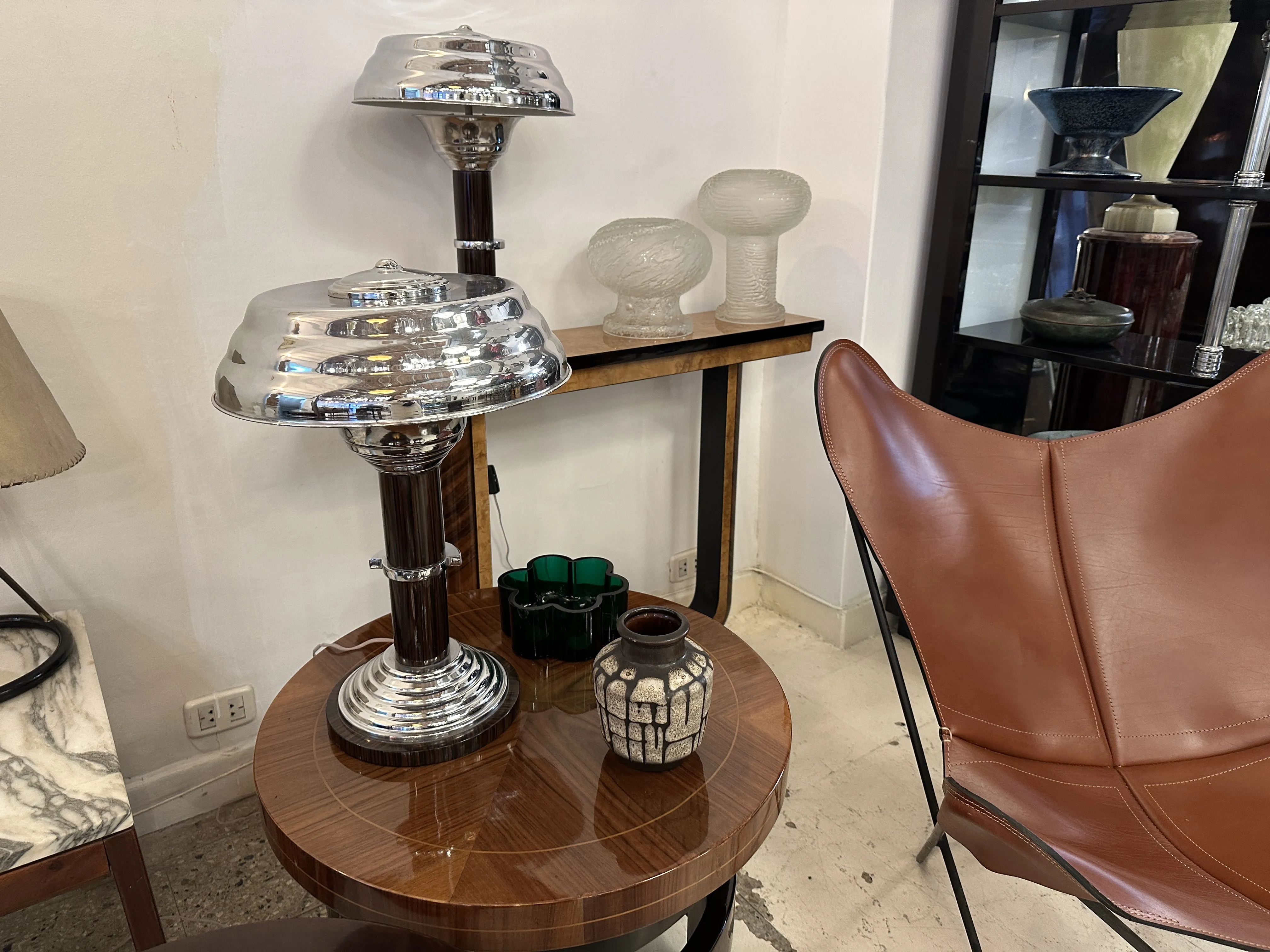 古董陶瓷罐在装饰环境中